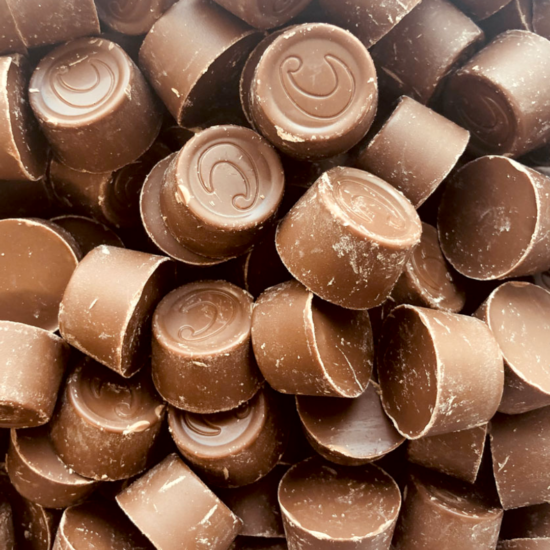 Center (Milk Chocolate Rulles With Creamy Caramel Filling)