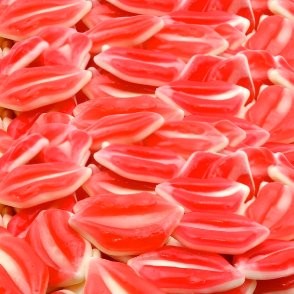 Peachy Puckered Lips