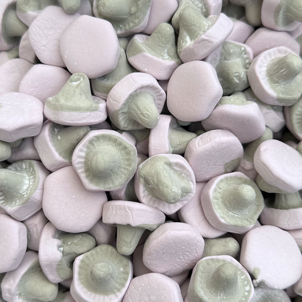 Viol Lakrits Svamp (Violet Liquorice Foam Mushrooms)